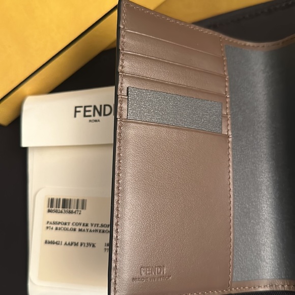 Fendi FF passport cover NIB - Picture 6 of 7